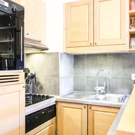 Stunning 3-bedroom With Mountain Views Apartment *